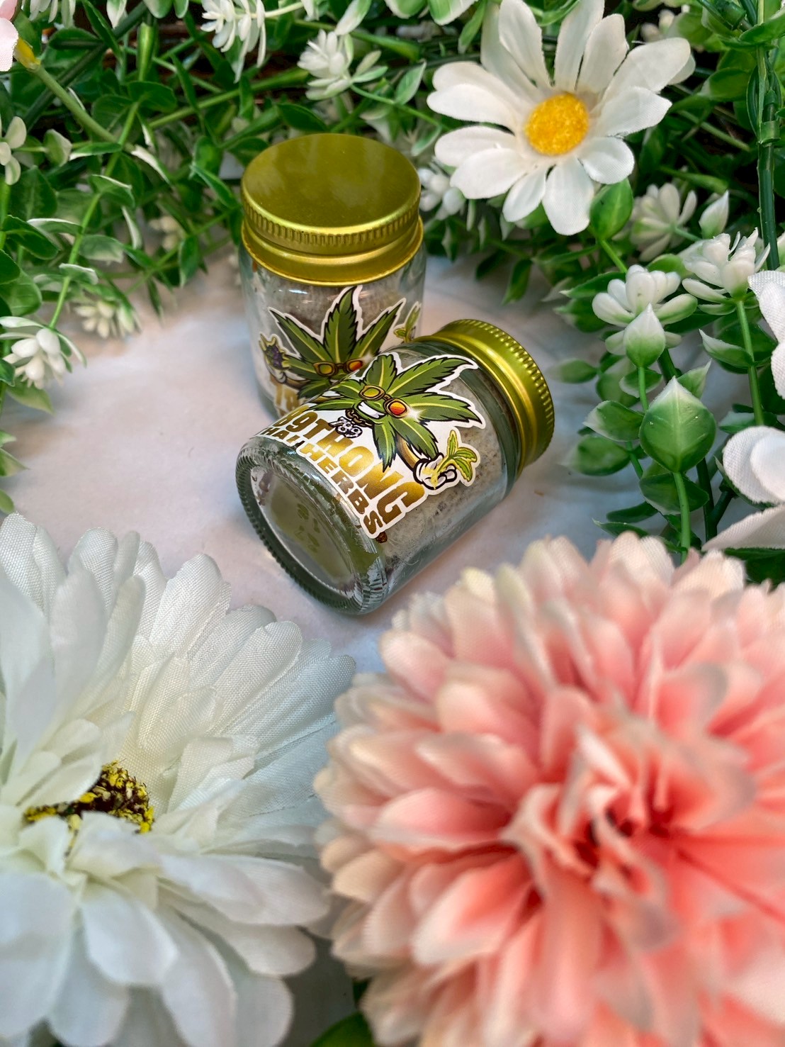 ยาดมสมุนไพรกัญชา 789 ทองไทยเฮิร์บ