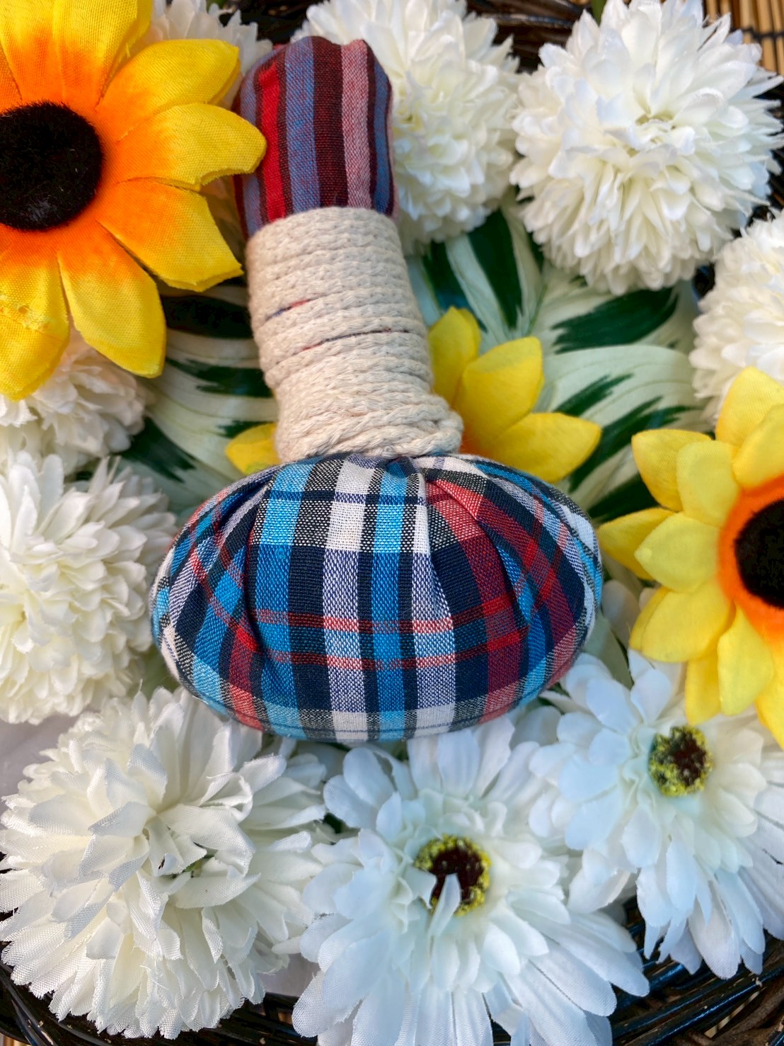 ลูกประคบสมุนไพร